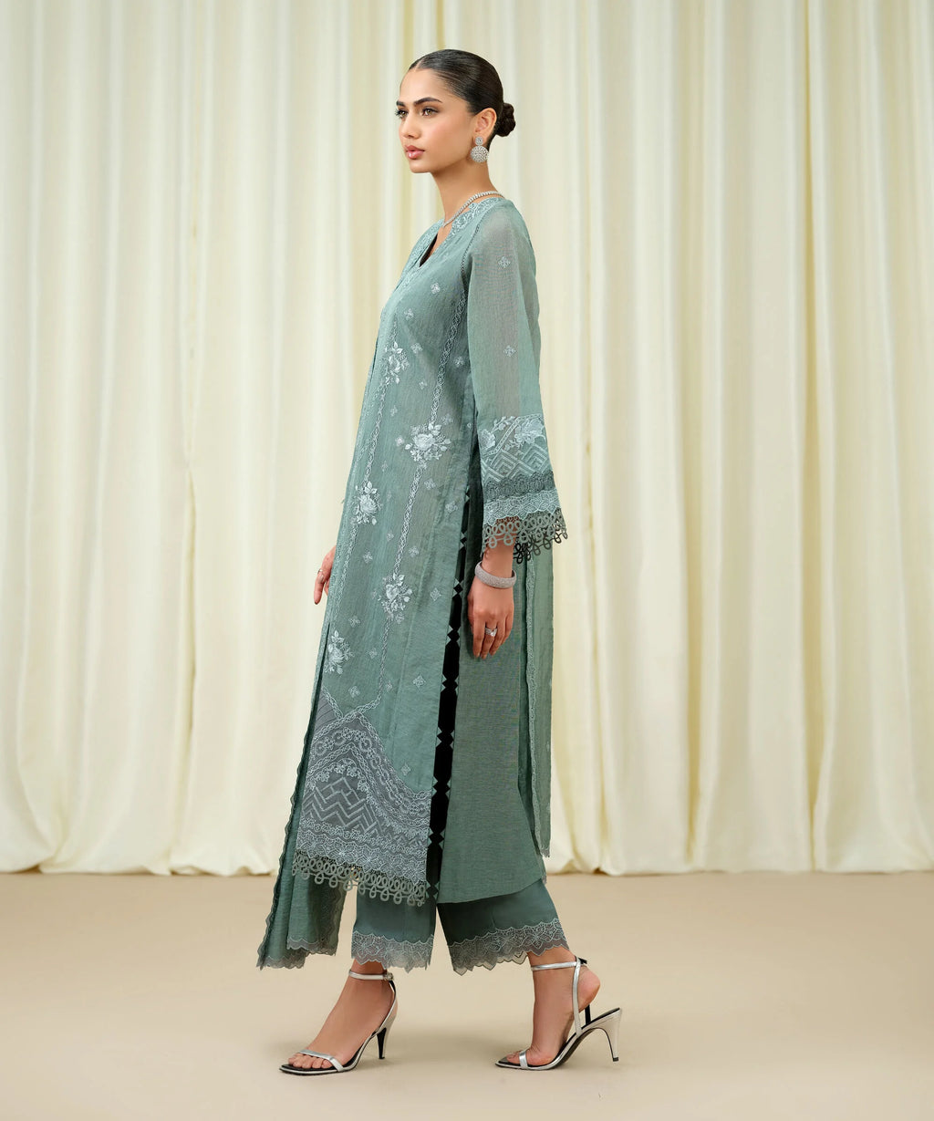 3 Piece - Embroidered Muslin Suit