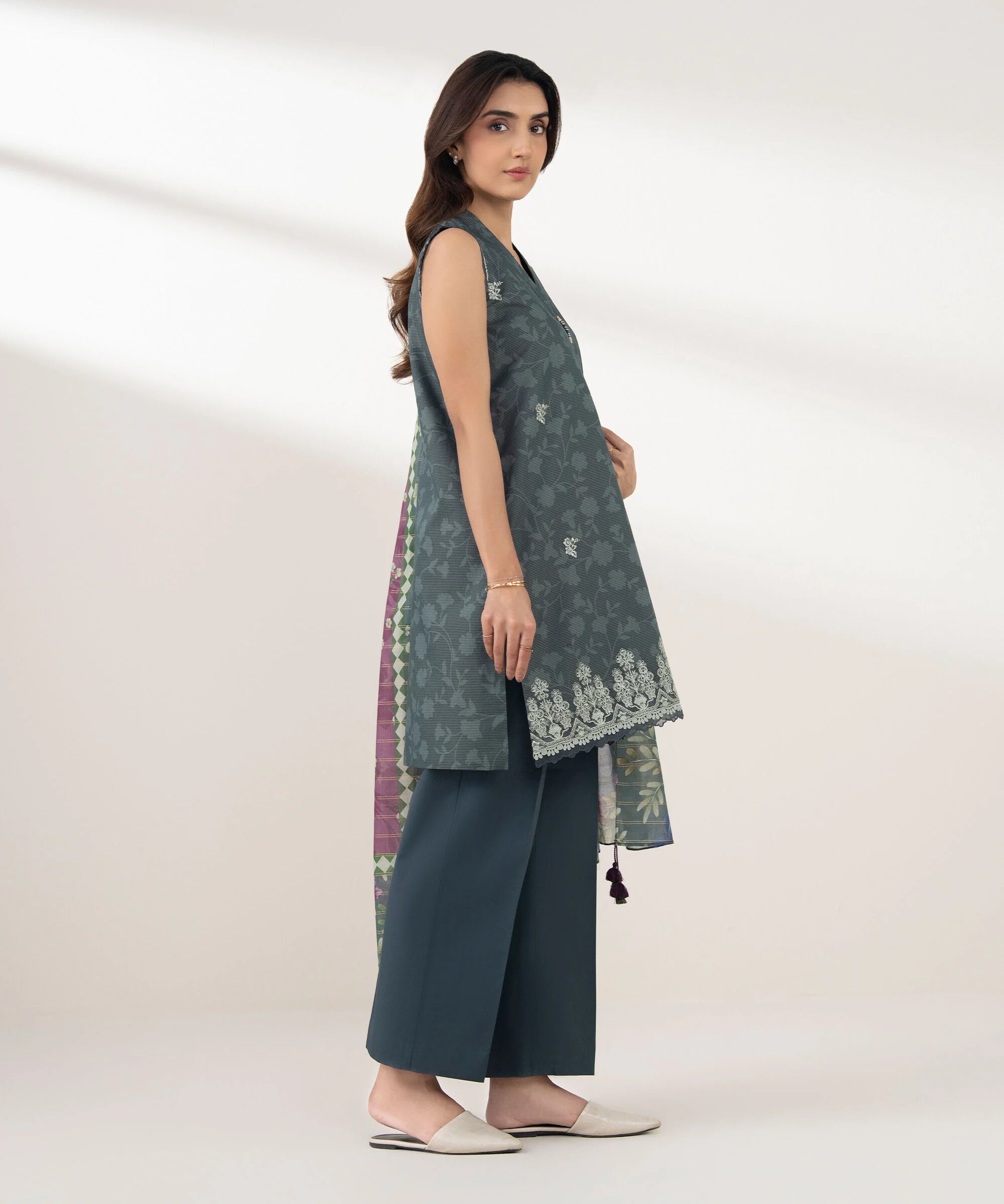 3 Piece - Embroidered Zari Lawn Suit