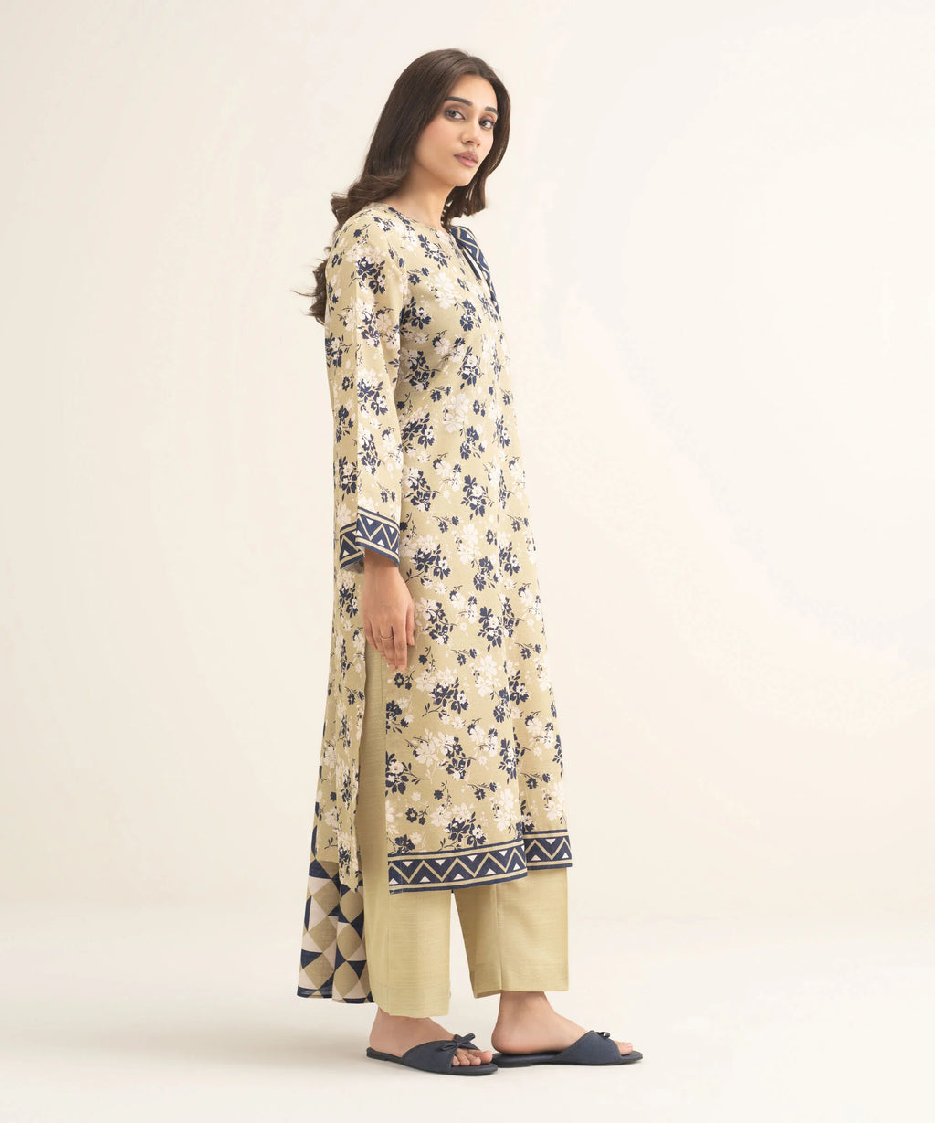 3 Piece - Printed Khaddar Suit