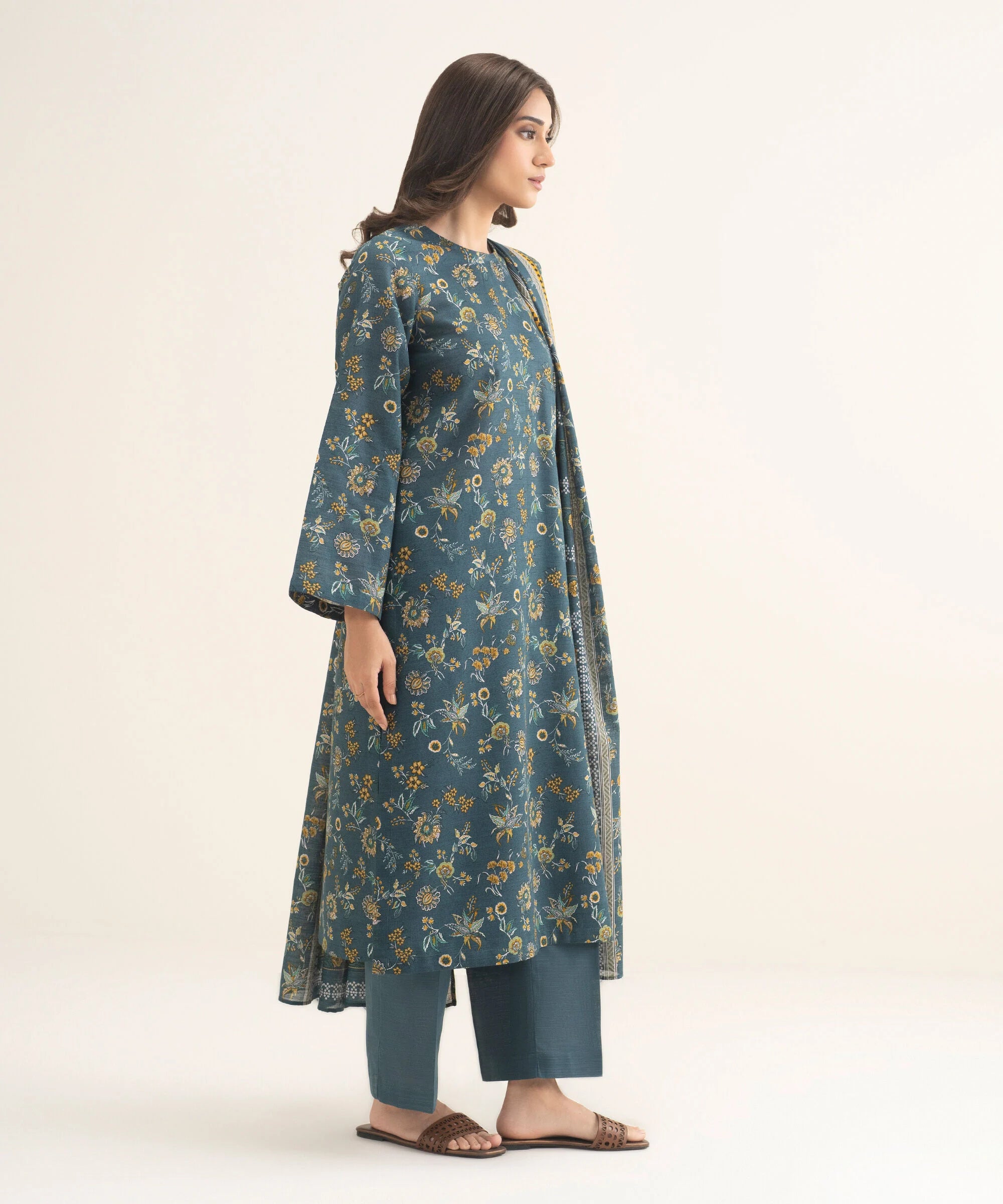3 Piece - Printed Khaddar Suit