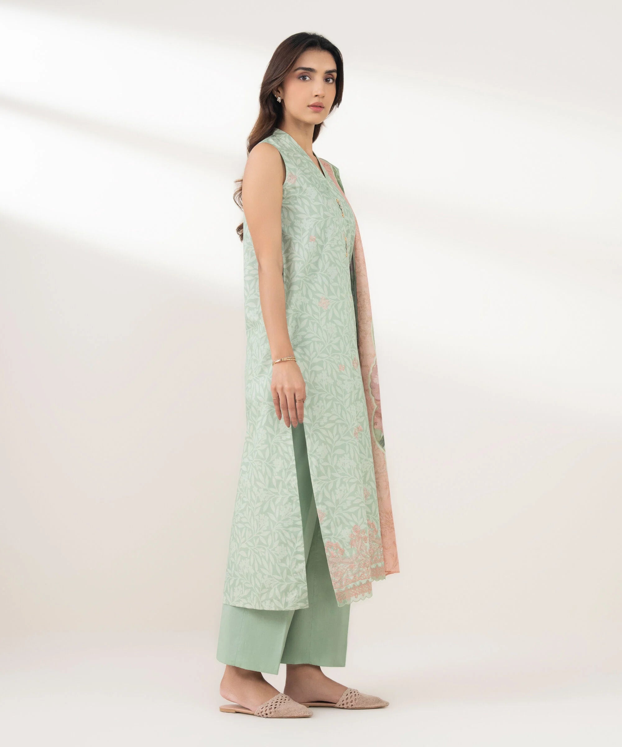 3 Piece - Embroidered Zari Lawn Suit