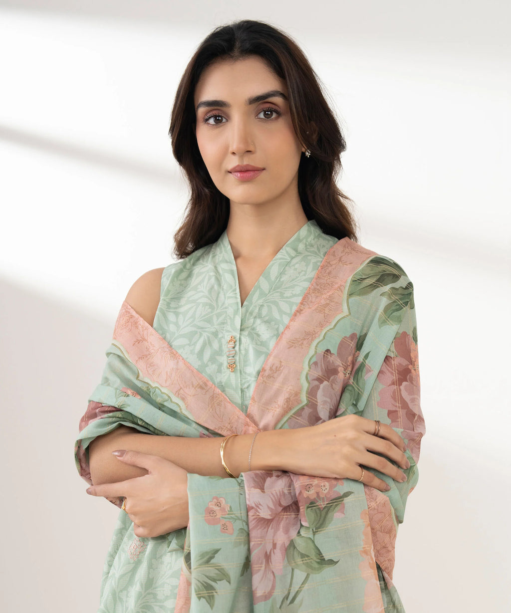 3 Piece - Embroidered Zari Lawn Suit