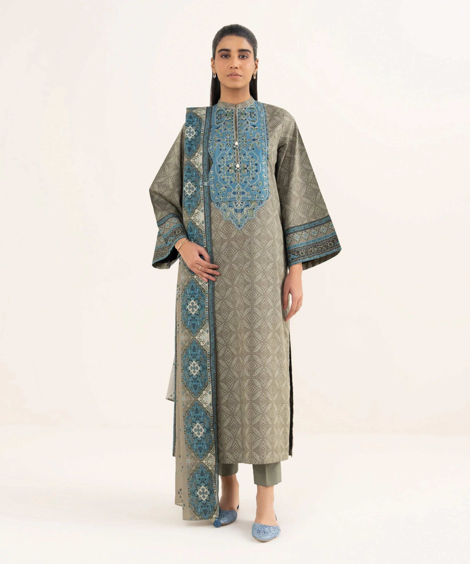 3 Piece - Embroidered Lawn Suit