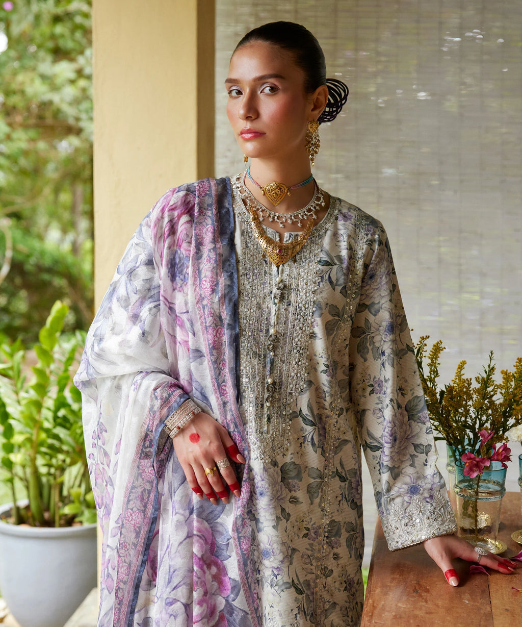 3 Piece - Embroidered Zari Lawn Suit
