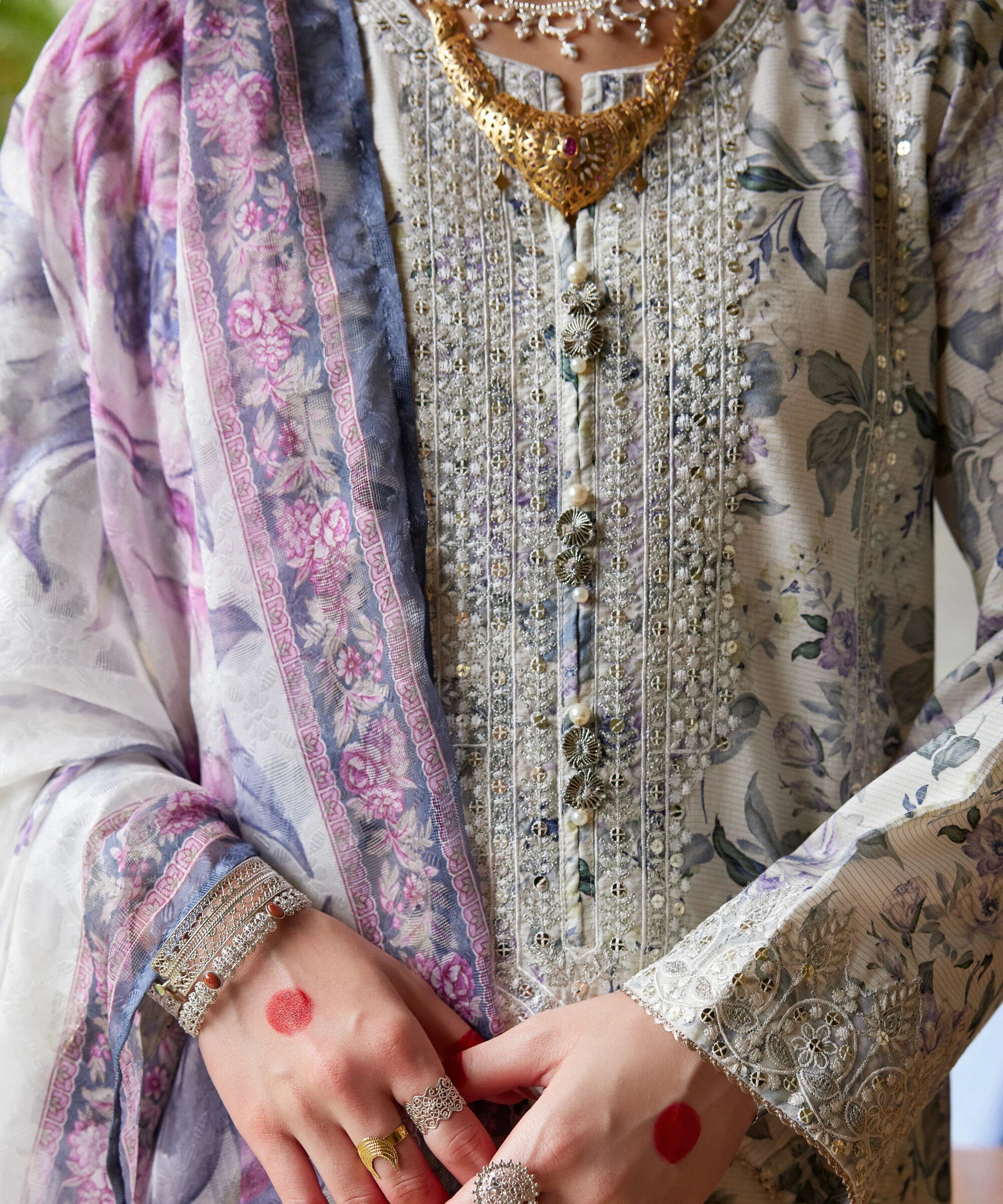 3 Piece - Embroidered Zari Lawn Suit
